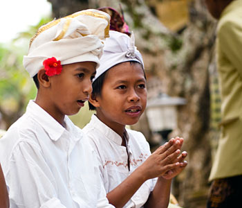 Boys waiting for ceremony procession, Tegallantang, Bali