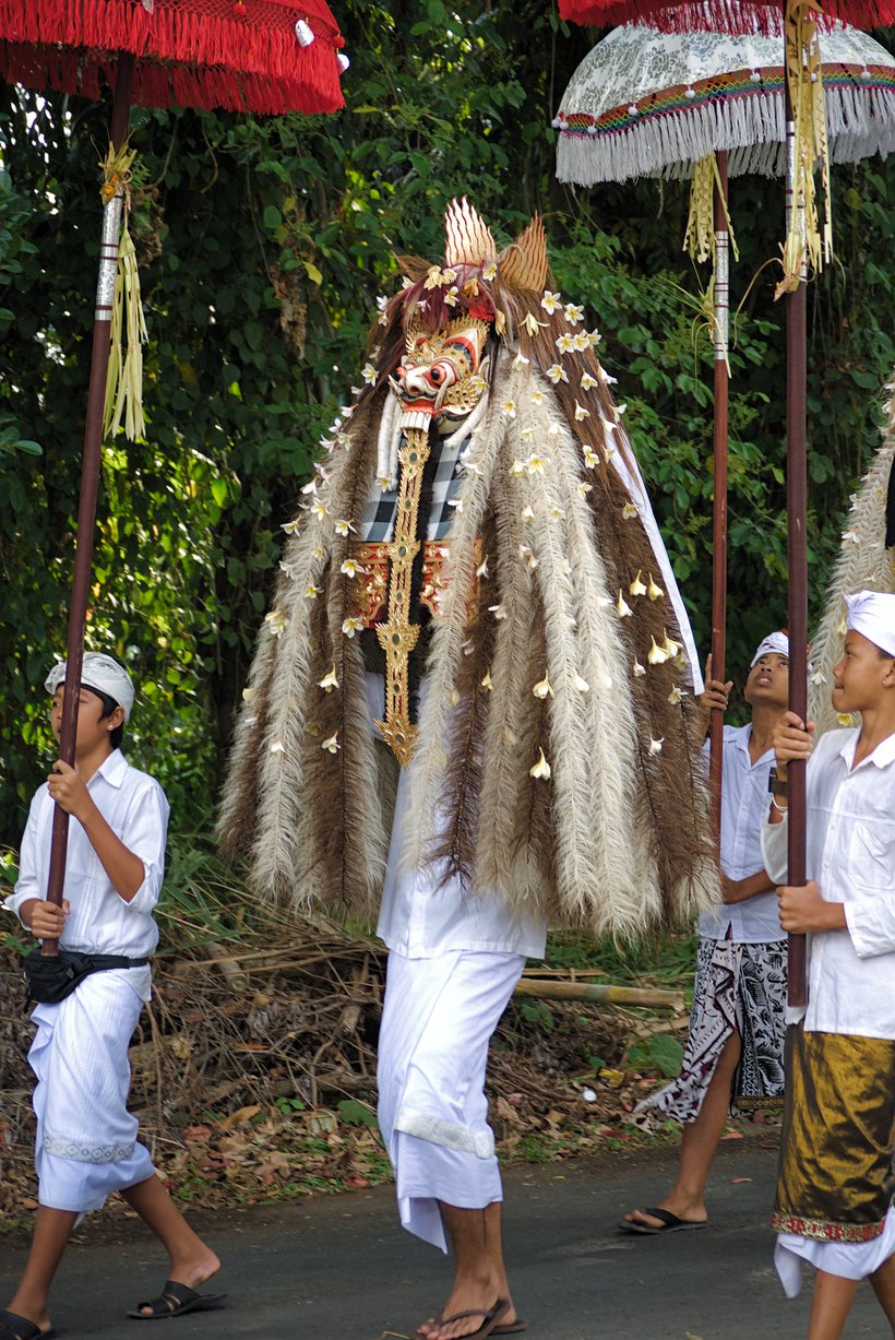 Effigies, ceremony procession, Tegallantang, Bali photographed by luxagraf
