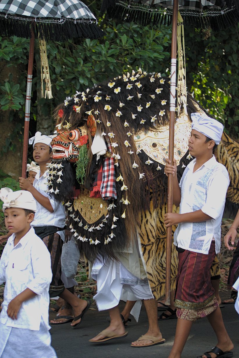 Effigies, ceremony procession, Tegallantang, Bali photographed by luxagraf