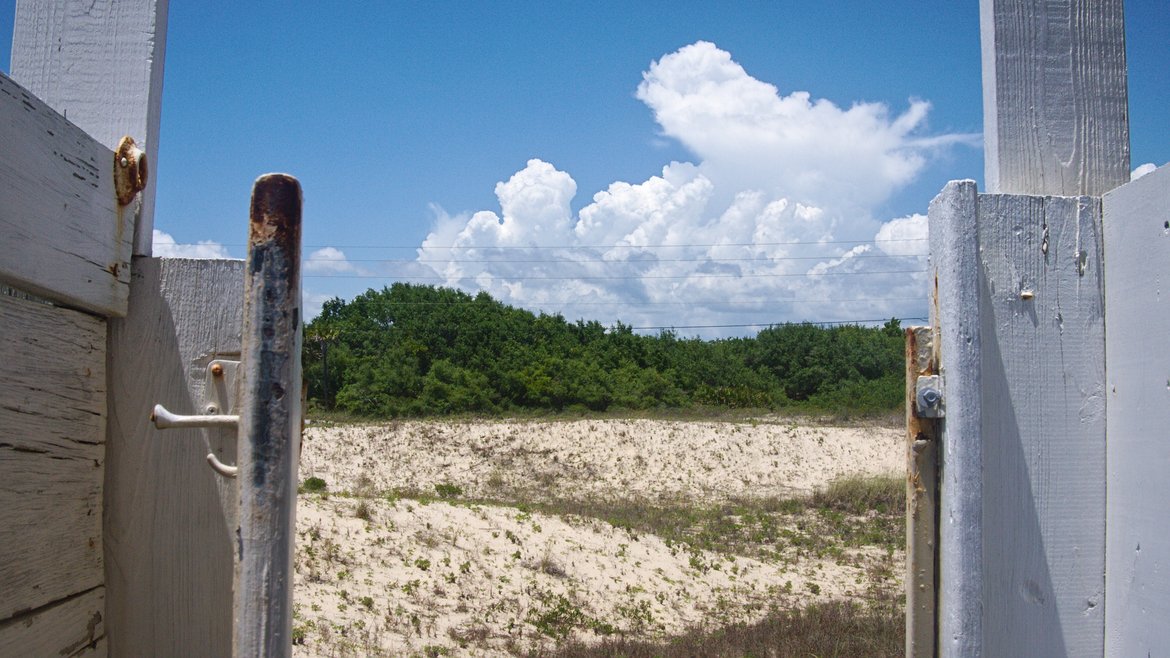 Outdoor shower, St George Island, FL photographed by Scott Gilbertson