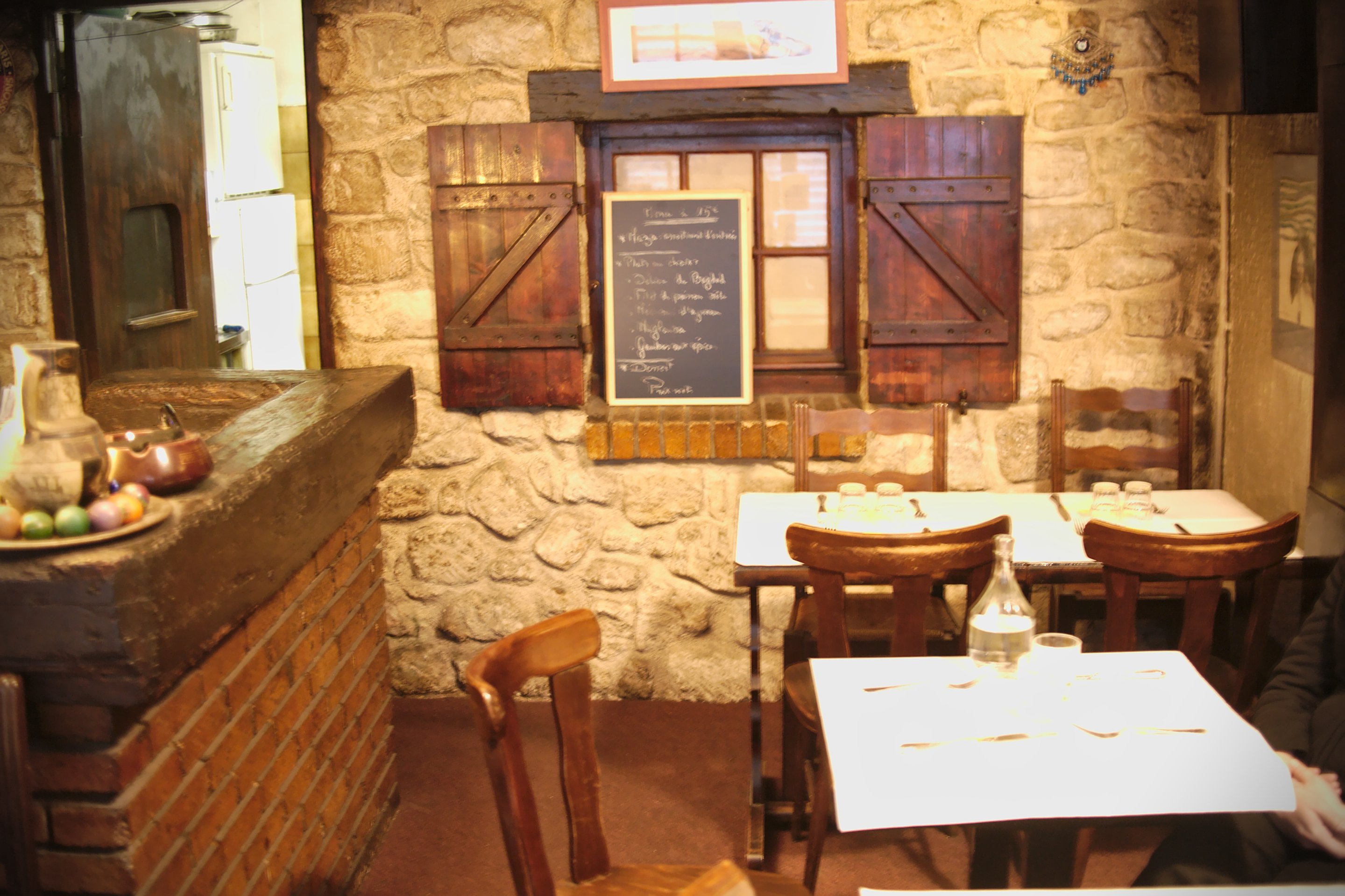 Iraqi restaurant interior Paris photographed by luxagraf