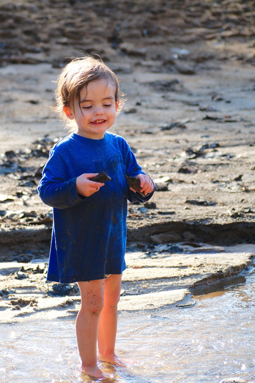 boy playing in the mud photographed by luxagraf