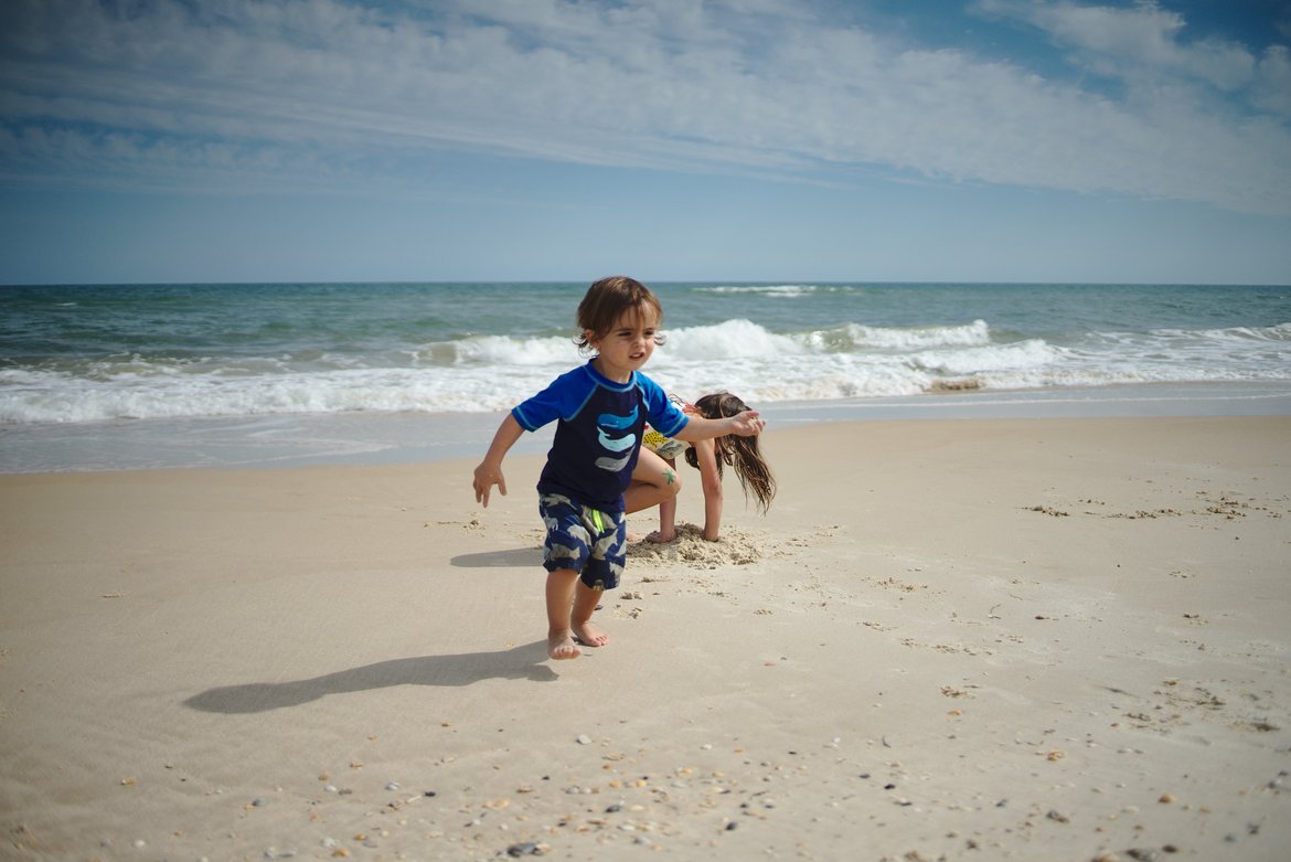 Playing at the beach photographed by luxagraf