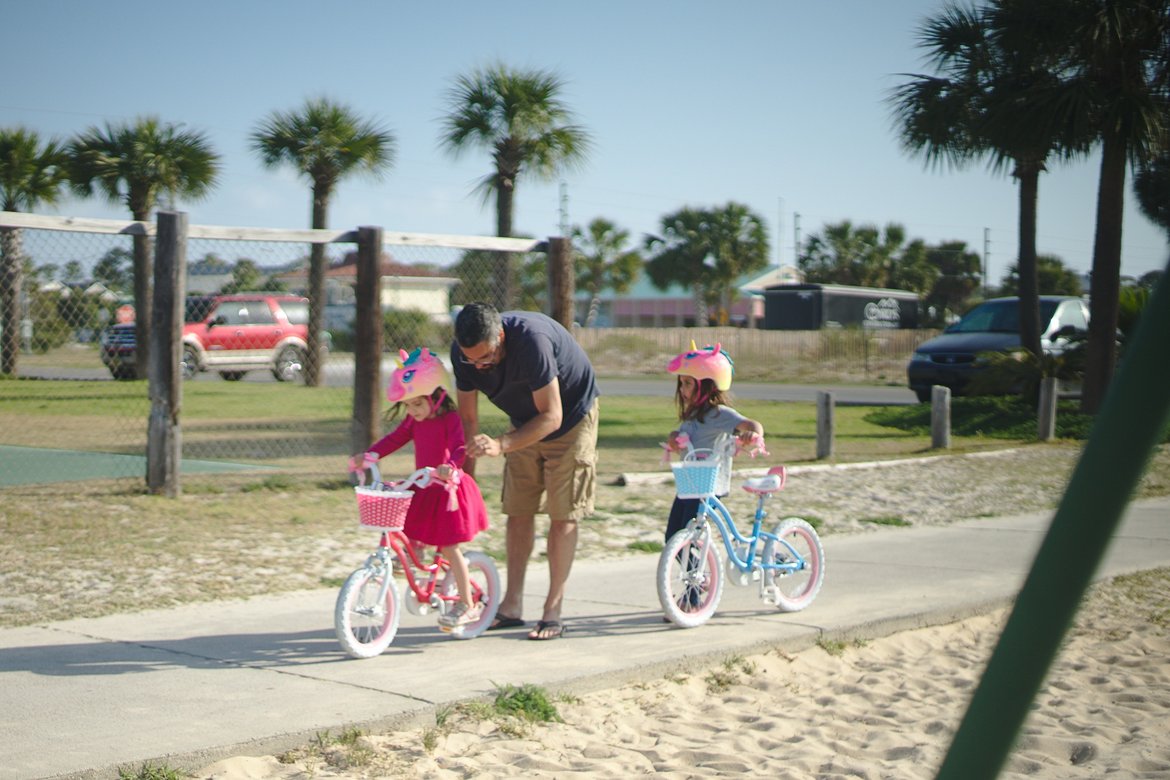 kids riding bikes photographed by luxagraf