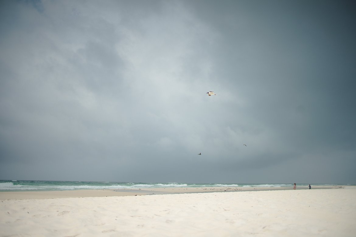 Storms over the beach photographed by luxagraf