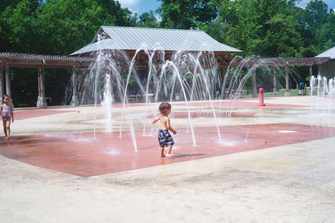 Splashpad, Palmetto Island, LA photographed by luxagraf