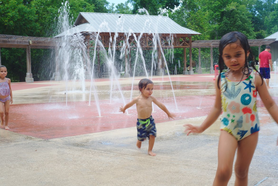 Splashpad, Palmetto Island, LA photographed by luxagraf