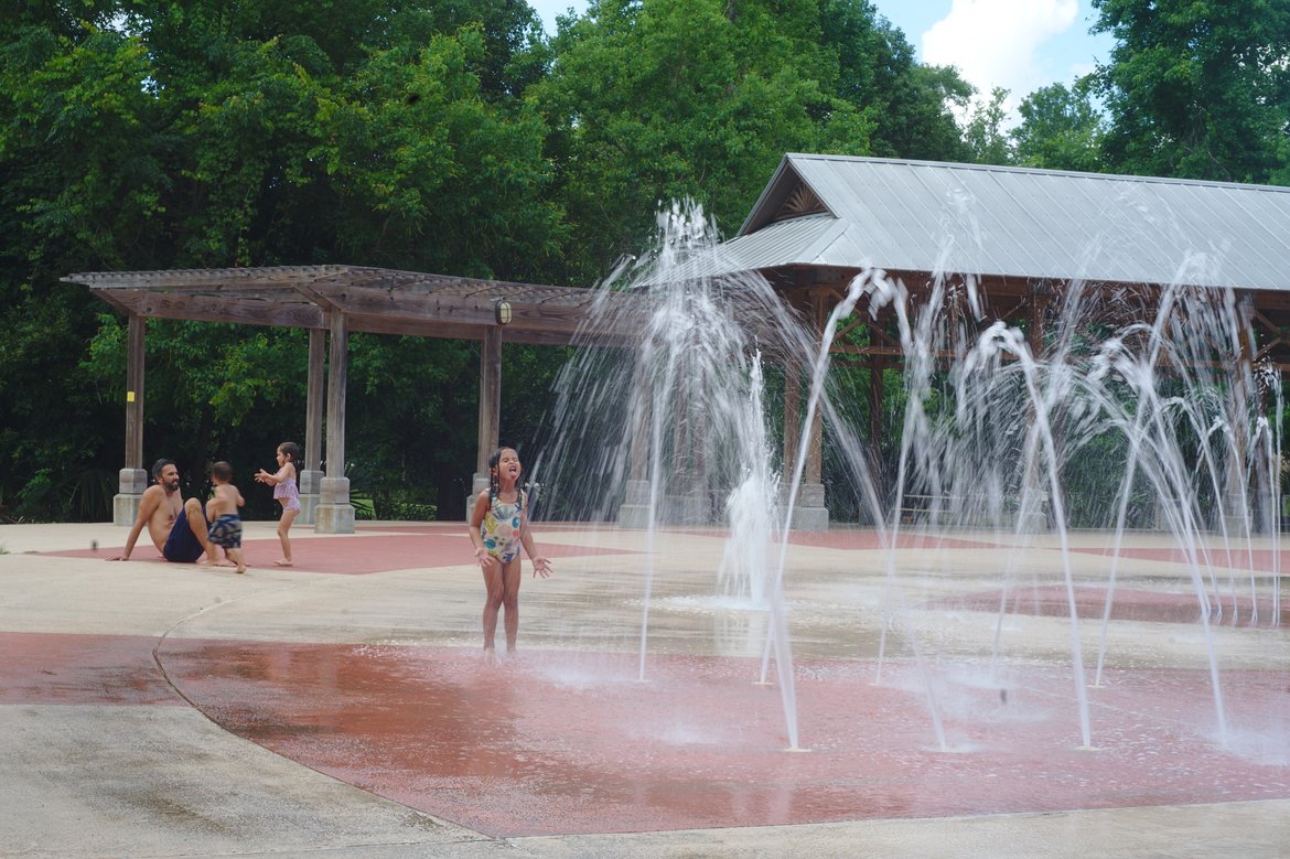 Splashpad, Palmetto Island, LA photographed by luxagraf