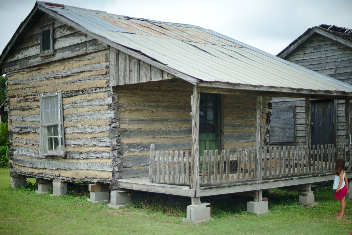 building, pioneer farm, austin, tx photographed by luxagraf