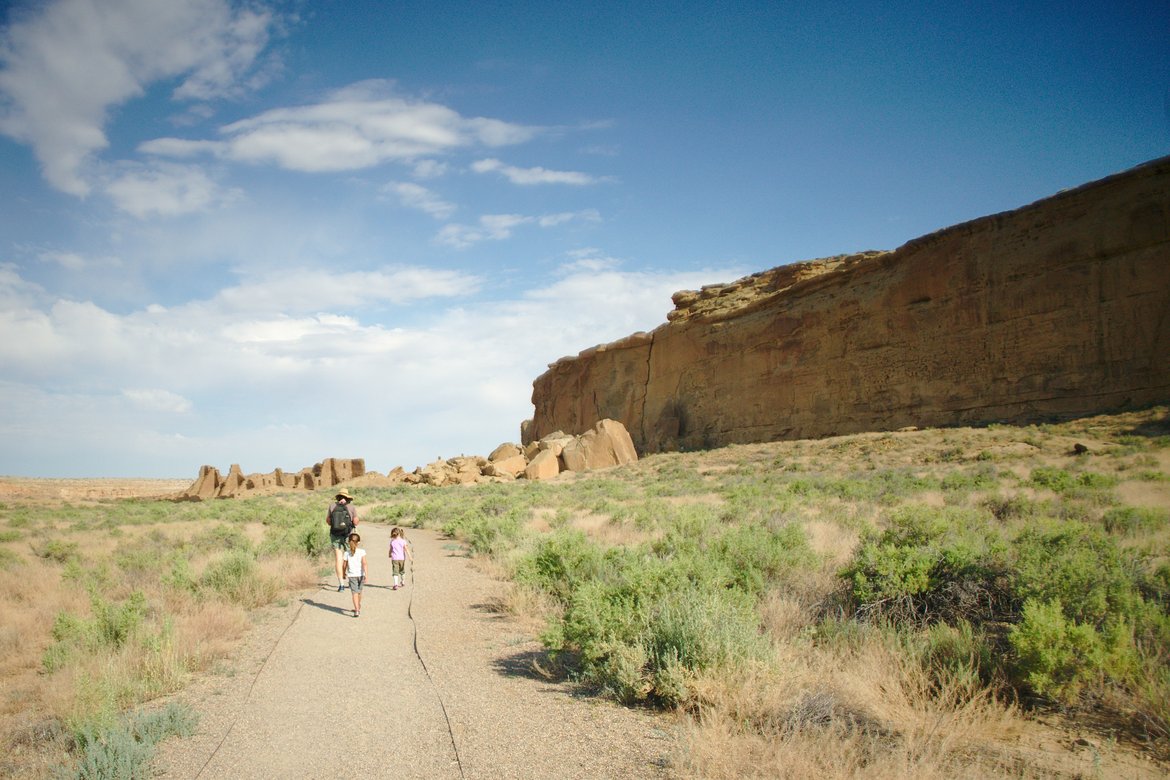 hiking Chaco Canyon photographed by luxagraf