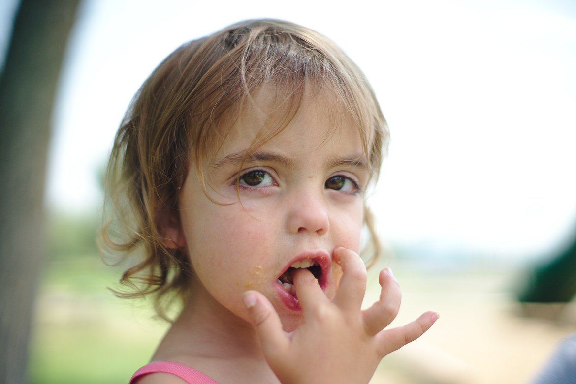 eating peanut butter photographed by luxagraf