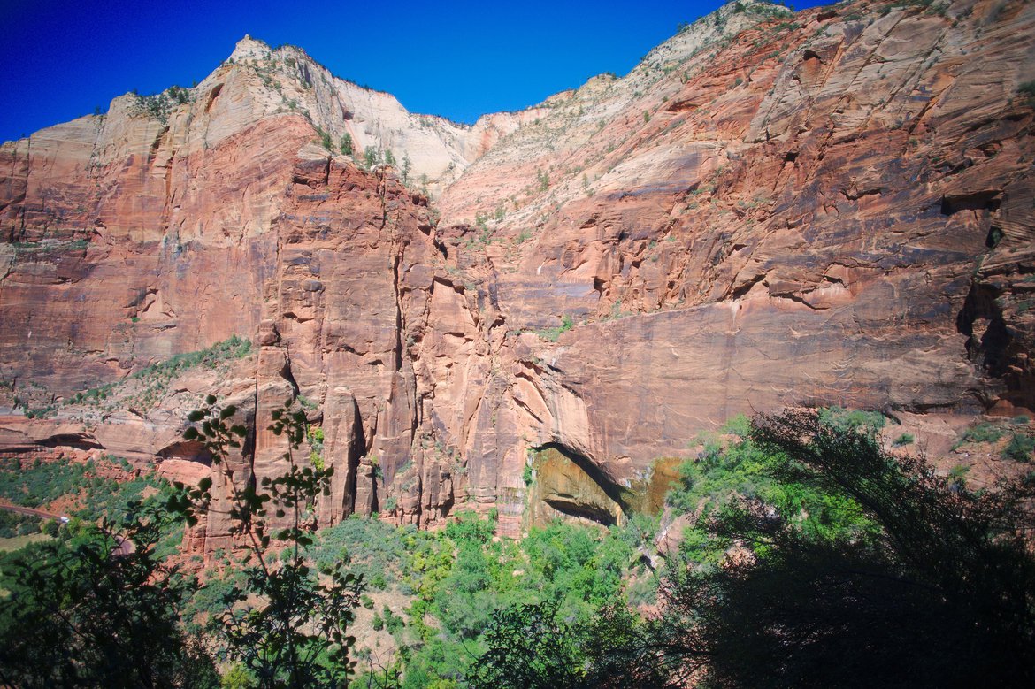 Weeping rock, Zion photographed by luxagraf