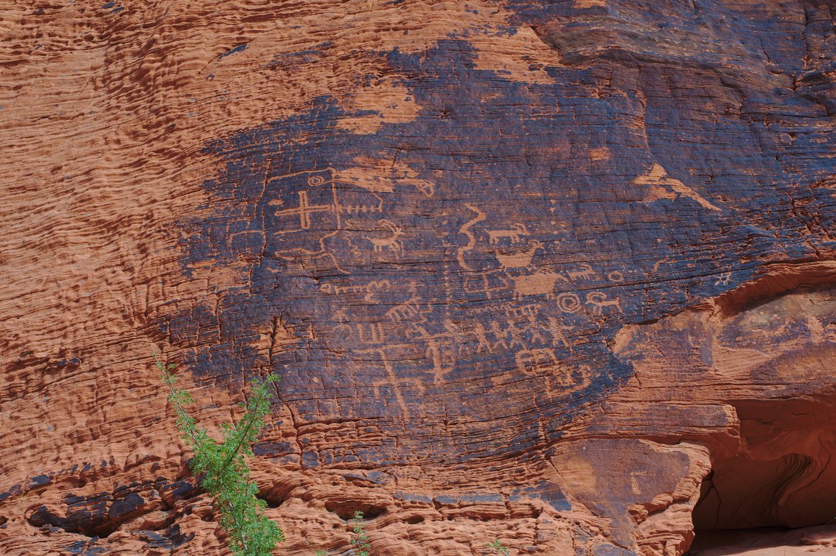 Petroglyphs, Valley of Fire State Park photographed by luxagraf