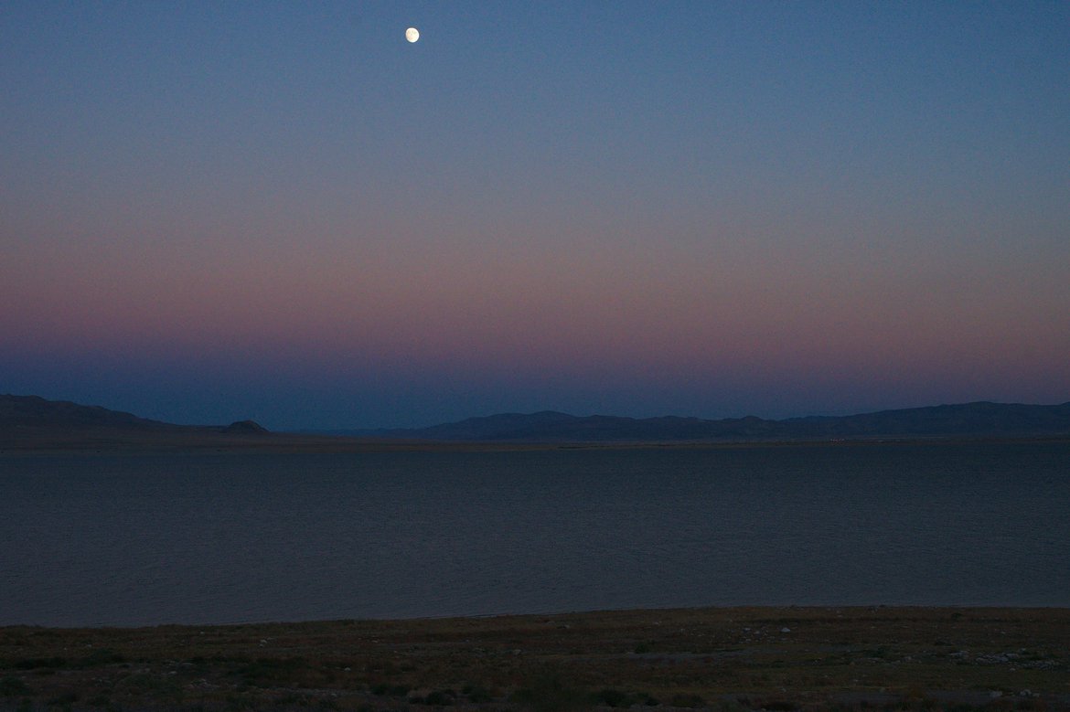 walker lake, nevada photographed by luxagraf