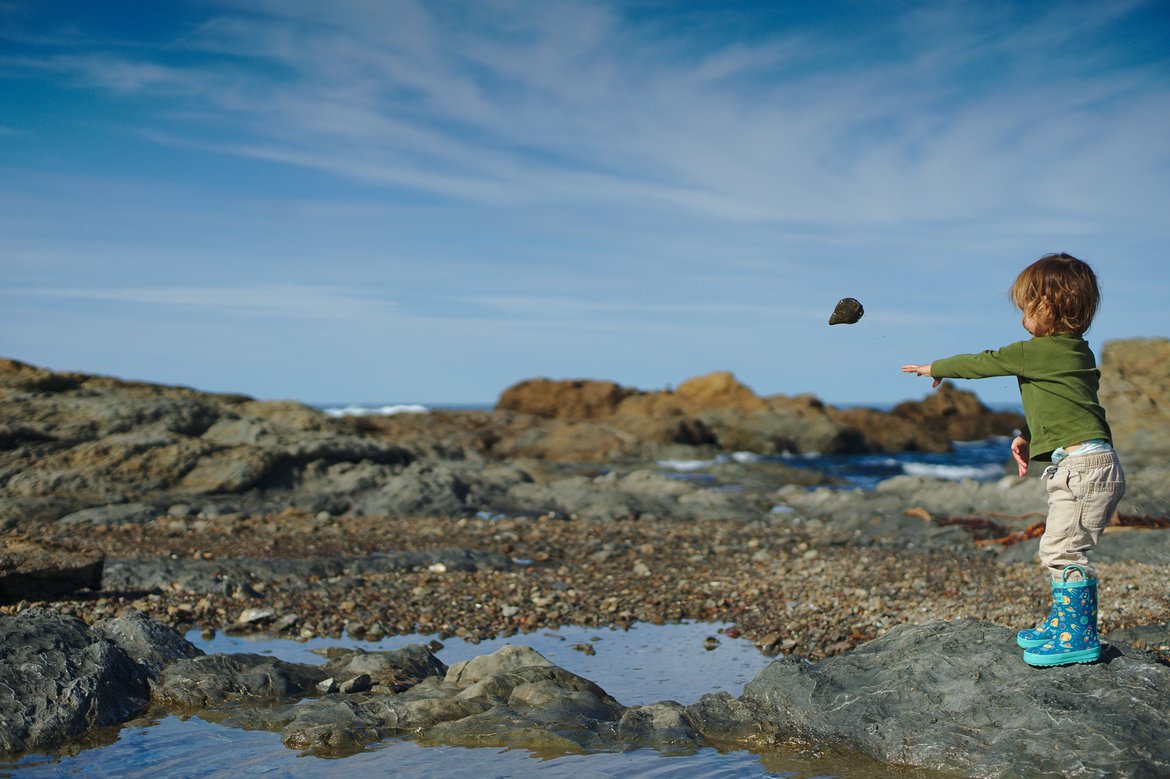 throwing rocks photographed by luxagraf