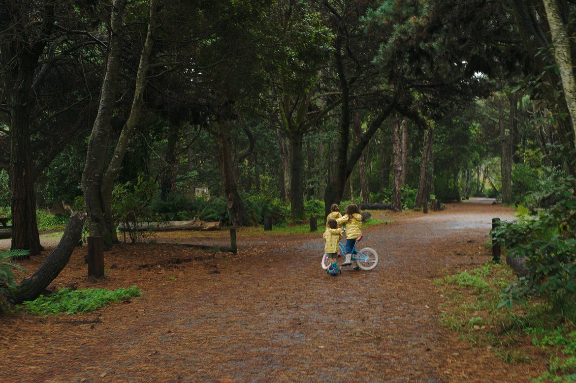 walking in the rain photographed by luxagraf