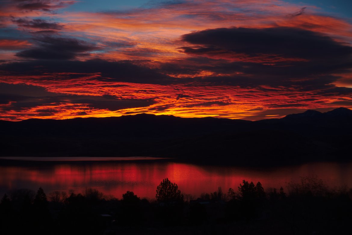 sunrise over topaz lake photographed by luxagraf