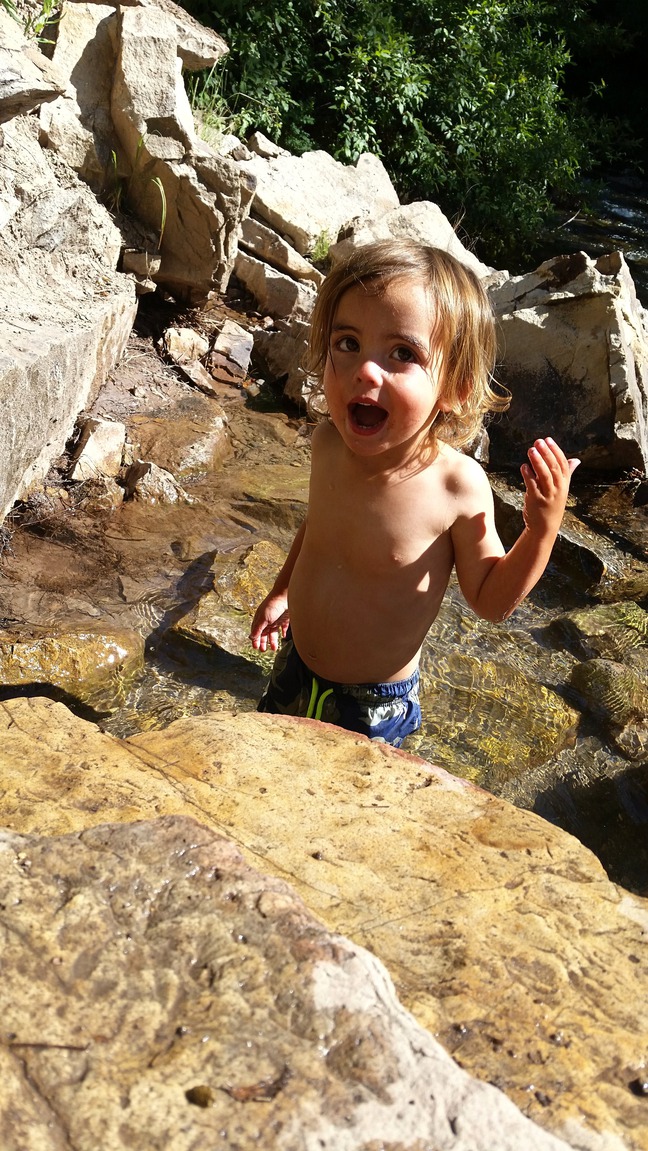 wading in junction creek photographed by luxagraf