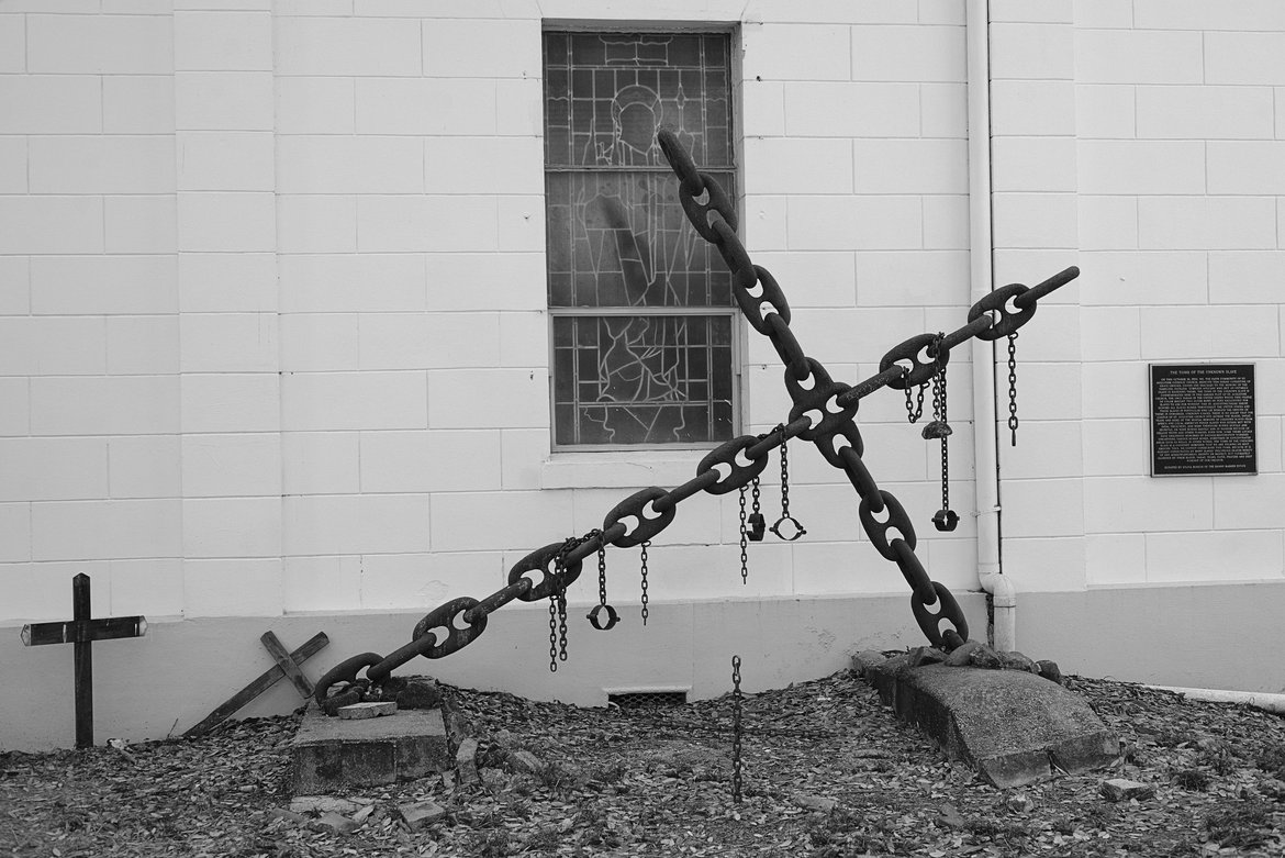 tomb of the unknown slave, faubourg treme photographed by luxagraf