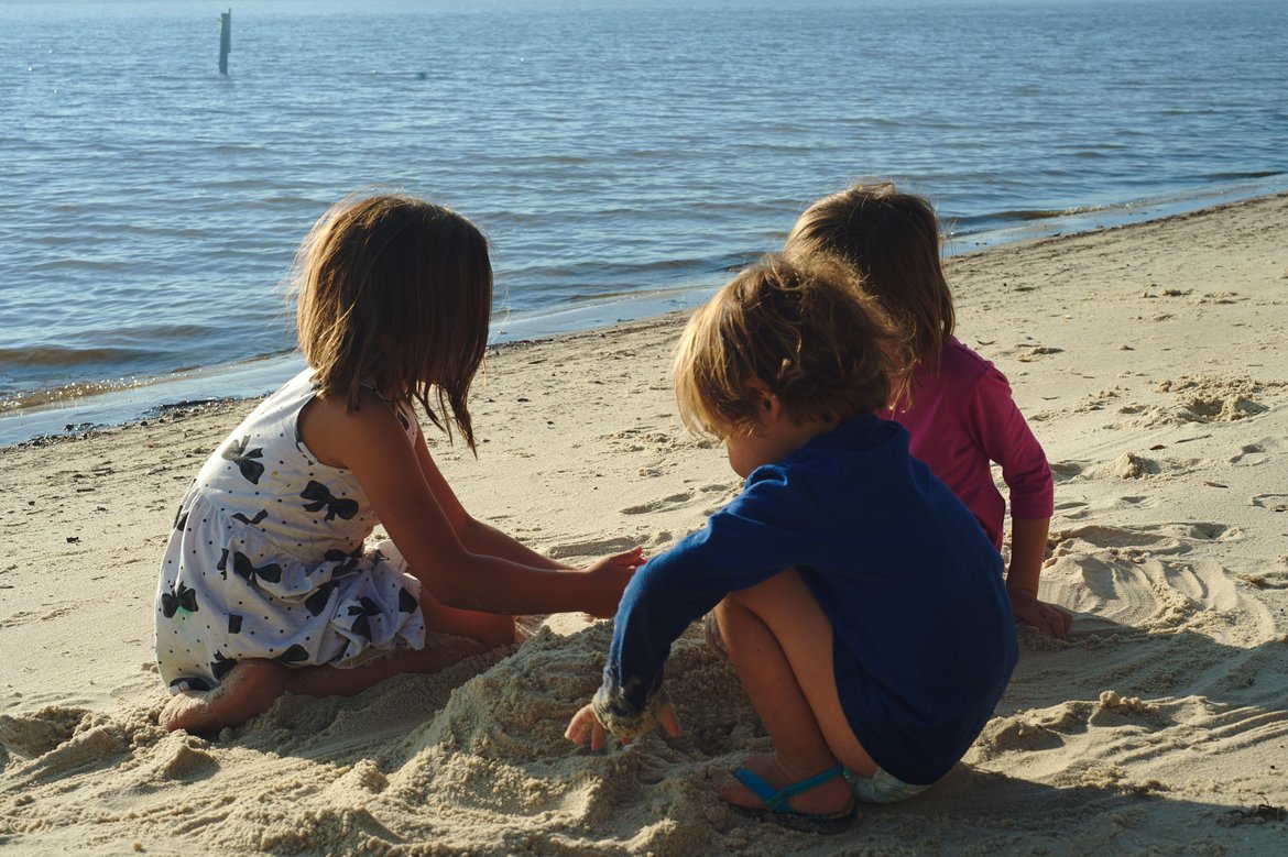 playing escambia bay, FL photographed by luxagraf