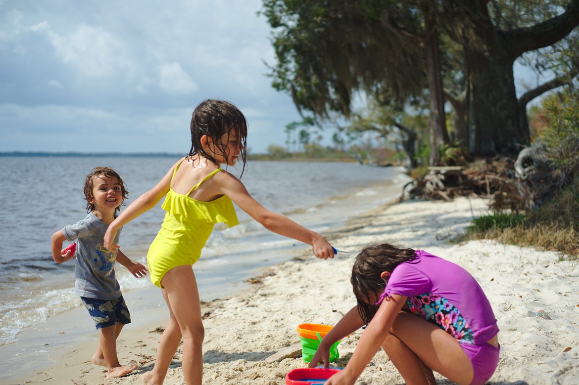 water fight, east bay, pensacola, FL photographed by Scott Gilbertson