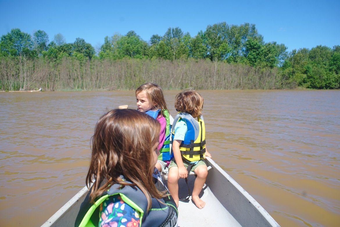 paddling canoes, pine river, MI photographed by Scott Gilbertson