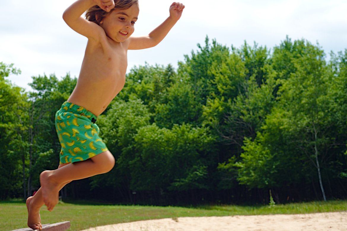 jumping, little bay de noc, MI photographed by luxagraf