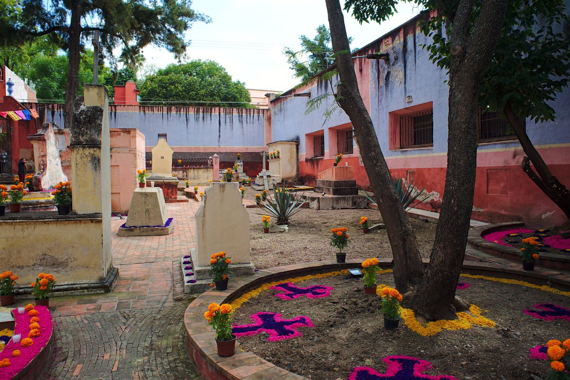 graveyard, dia de muertes, San Miguel de Allende photographed by luxagraf