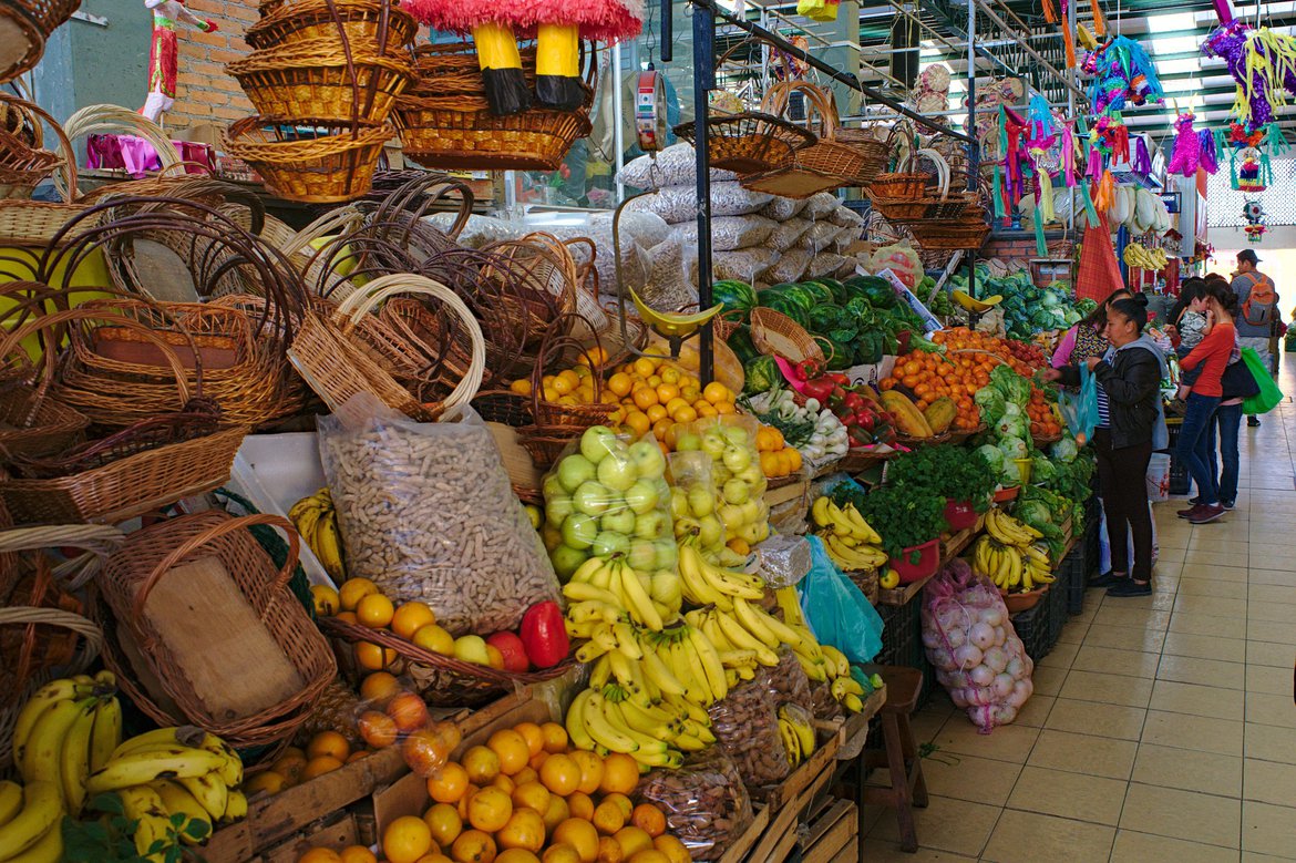 mercado san juan de dio, san miguel de allende, mx photographed by luxagraf