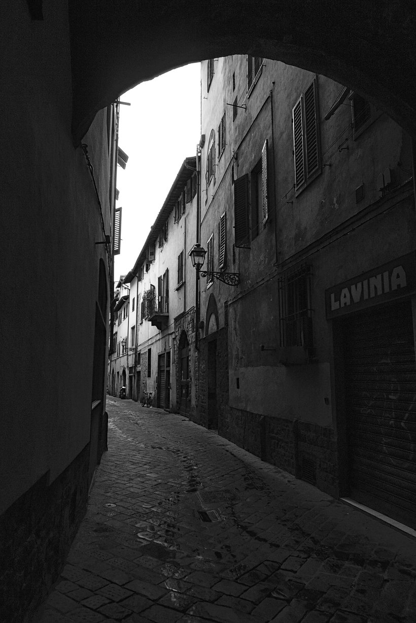 empty streets of Firenze photographed by luxagraf
