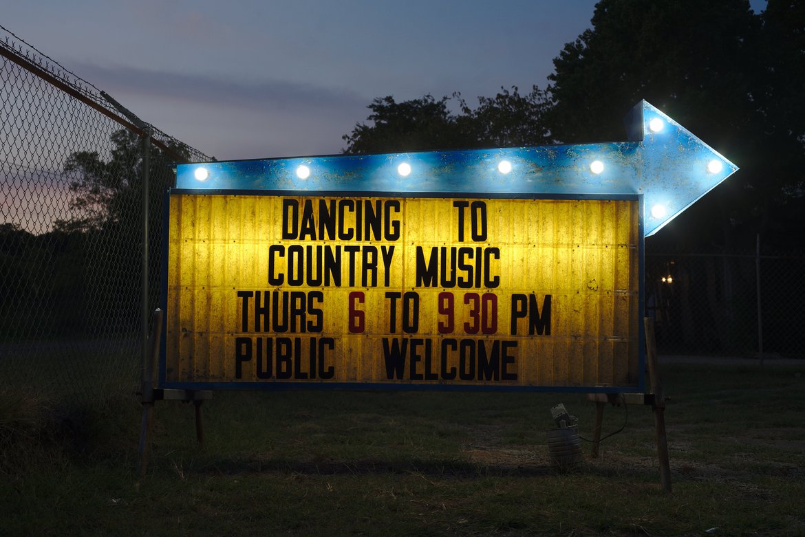 sign for country dancing photographed by luxagraf