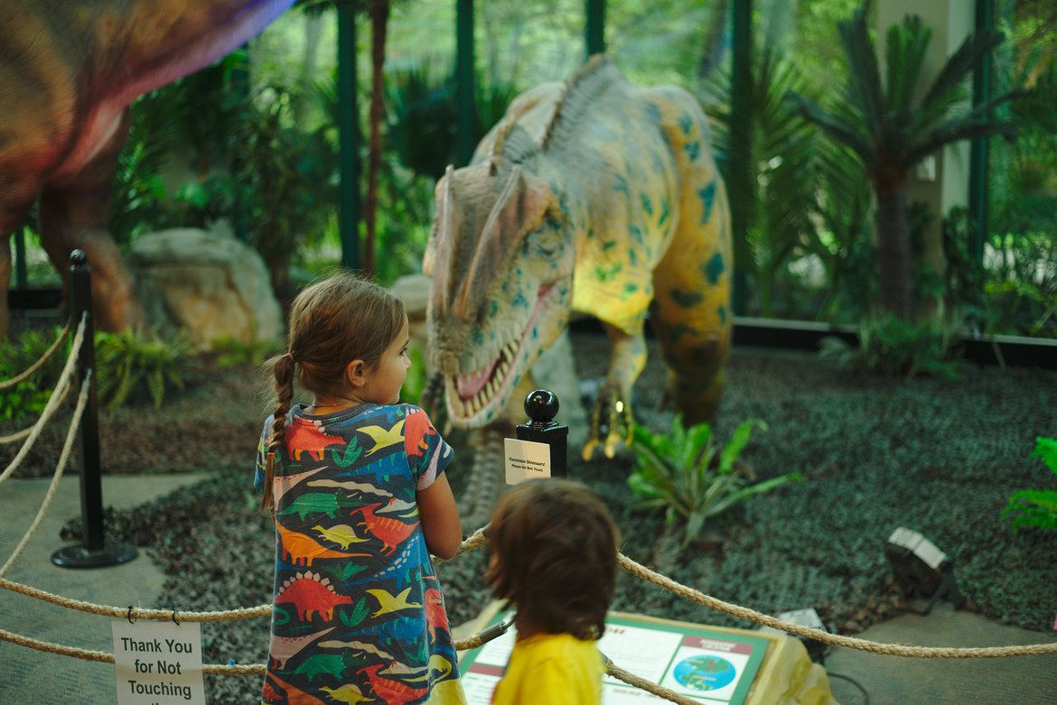animatronic dinosaur, Jackson Natural History Museum, Jackson, MS photographed by luxagraf