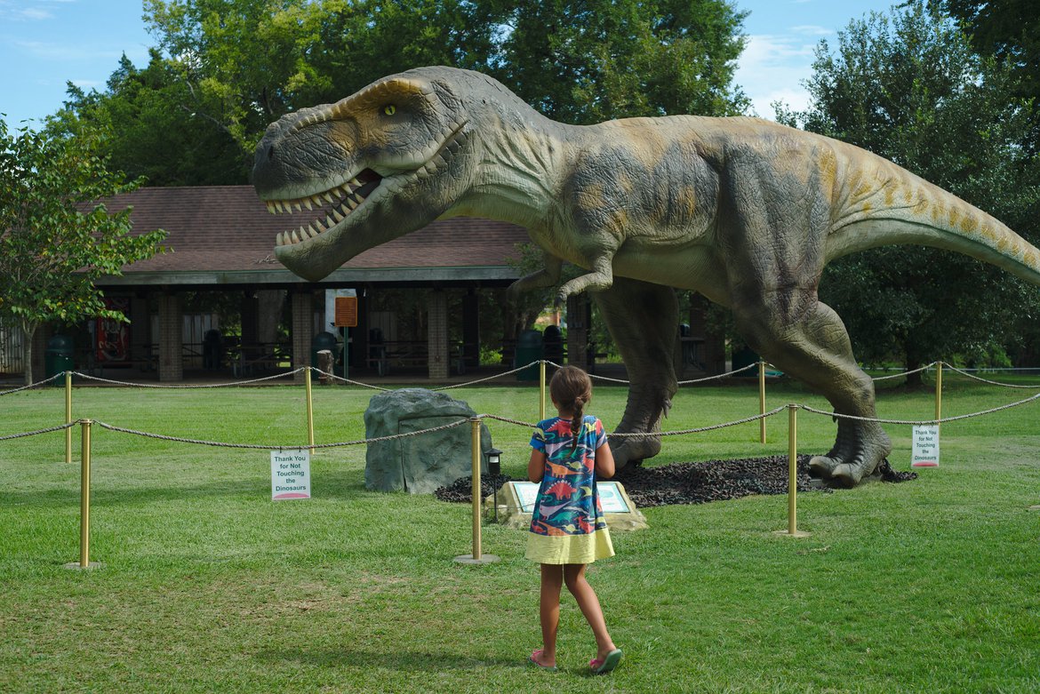 animatronic t-rex, outside the Jackson Natural History Museum, Jackson, MS photographed by luxagraf
