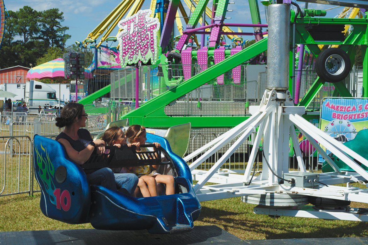 whirling ride, elberton county fair photographed by luxagraf