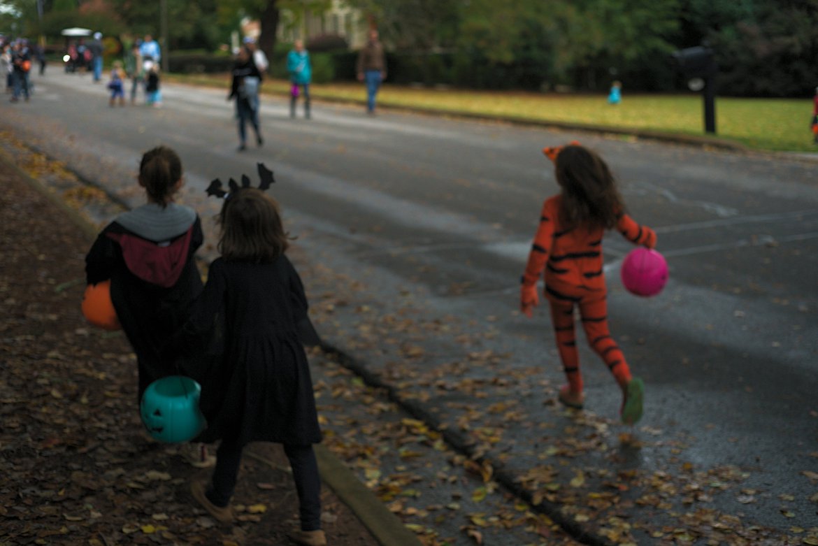 trick-or-treating photographed by luxagraf