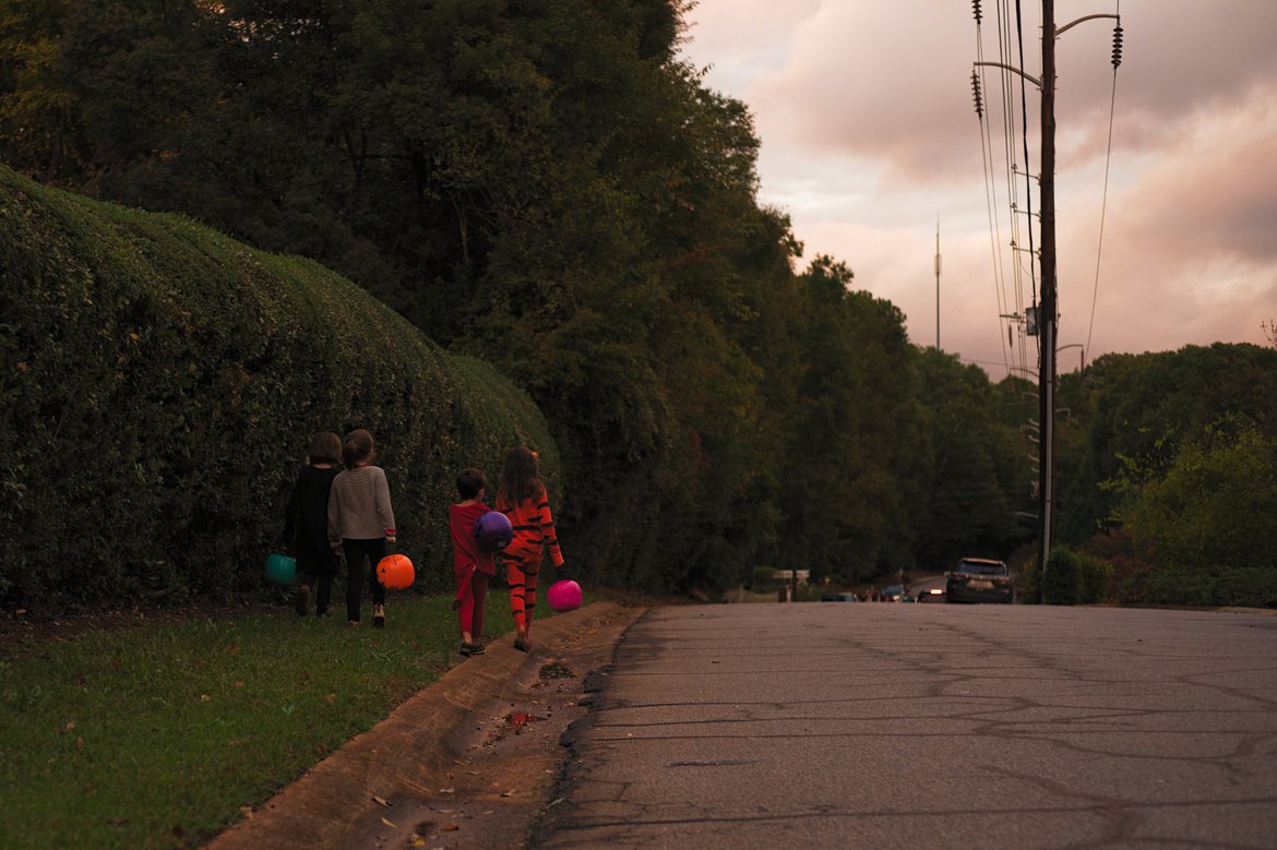 trick-or-treating at sunset photographed by luxagraf