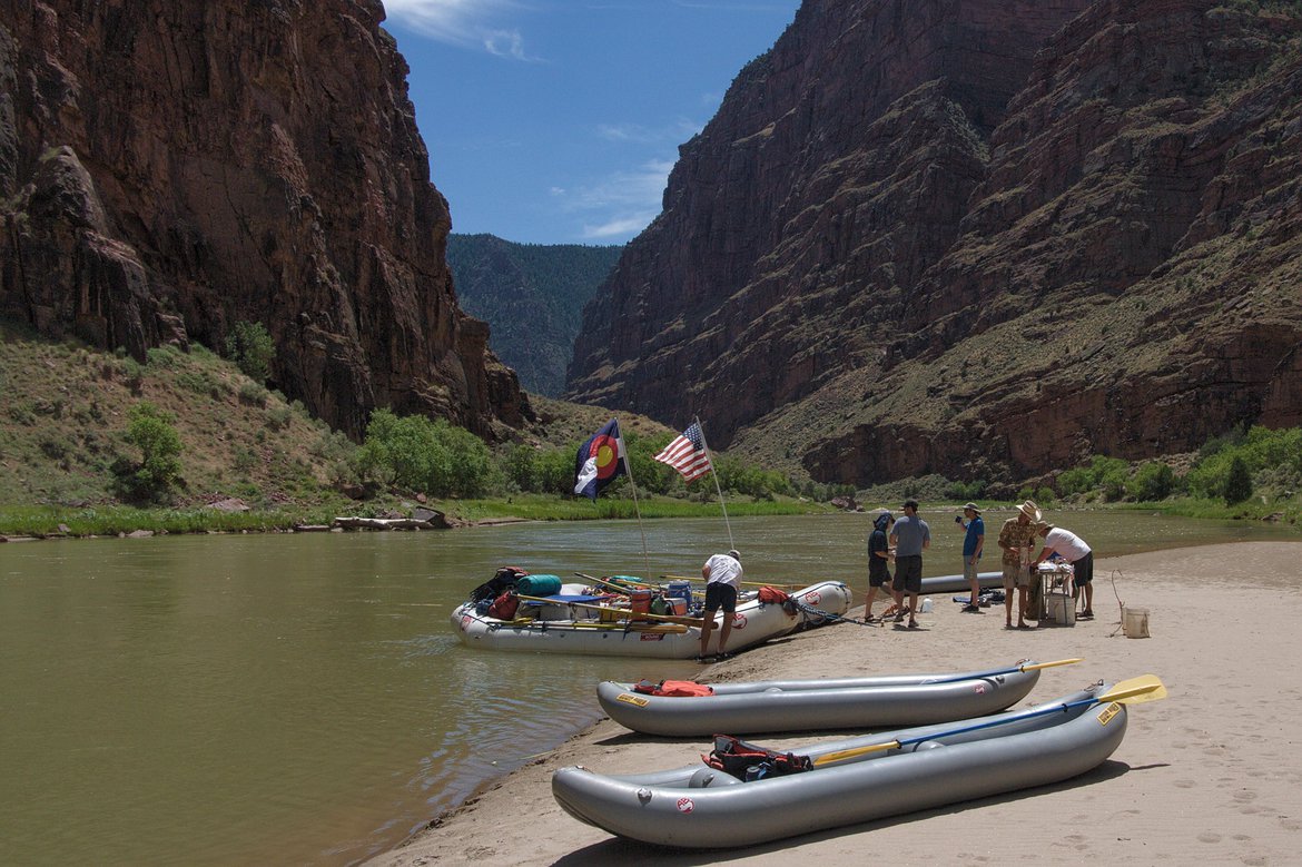 lunch stop, green river, adventure bound rafting trip, colorado photographed by luxagraf