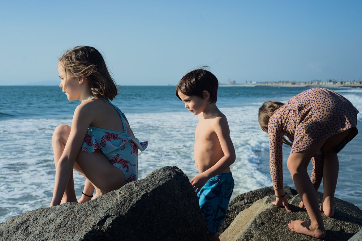 Kids on the jetty, newport beach photographed by luxagraf
