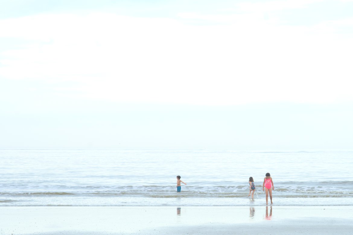 kids in the water, hunting island beach photographed by luxagraf