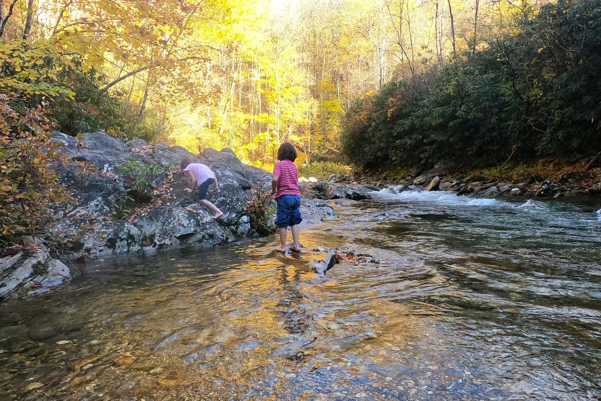 Kids playing beside the river photographed by Scott Gilbertson