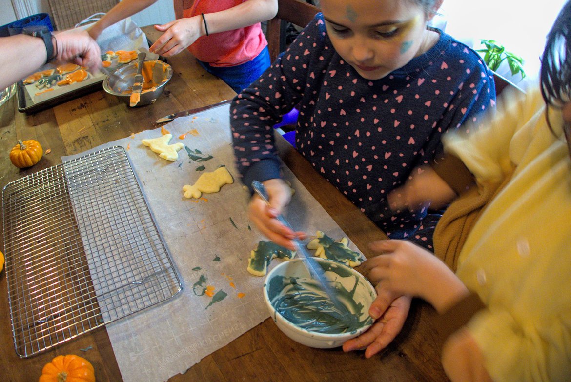 decorating Halloween cookies photographed by Scott Gilbertson