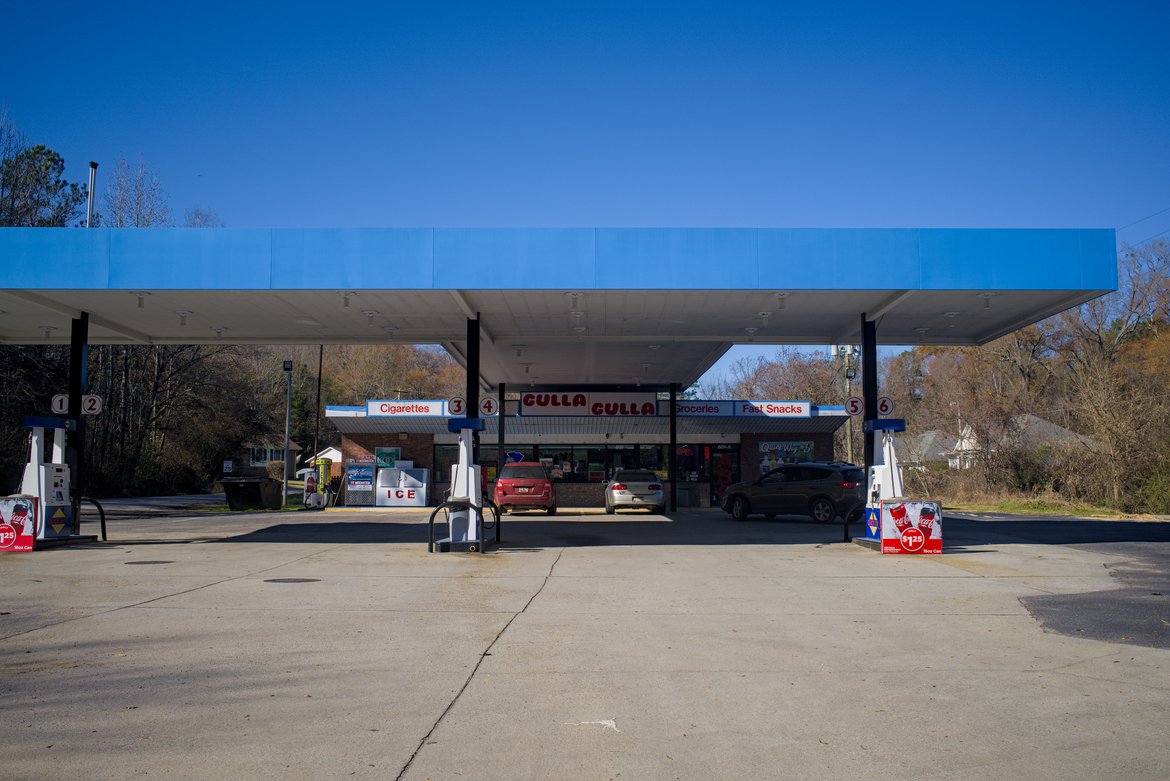 The gulla gulla gas station photographed by luxagraf