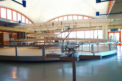 wright brothers' plane replica, kill devil hills, nc photographed by luxagraf