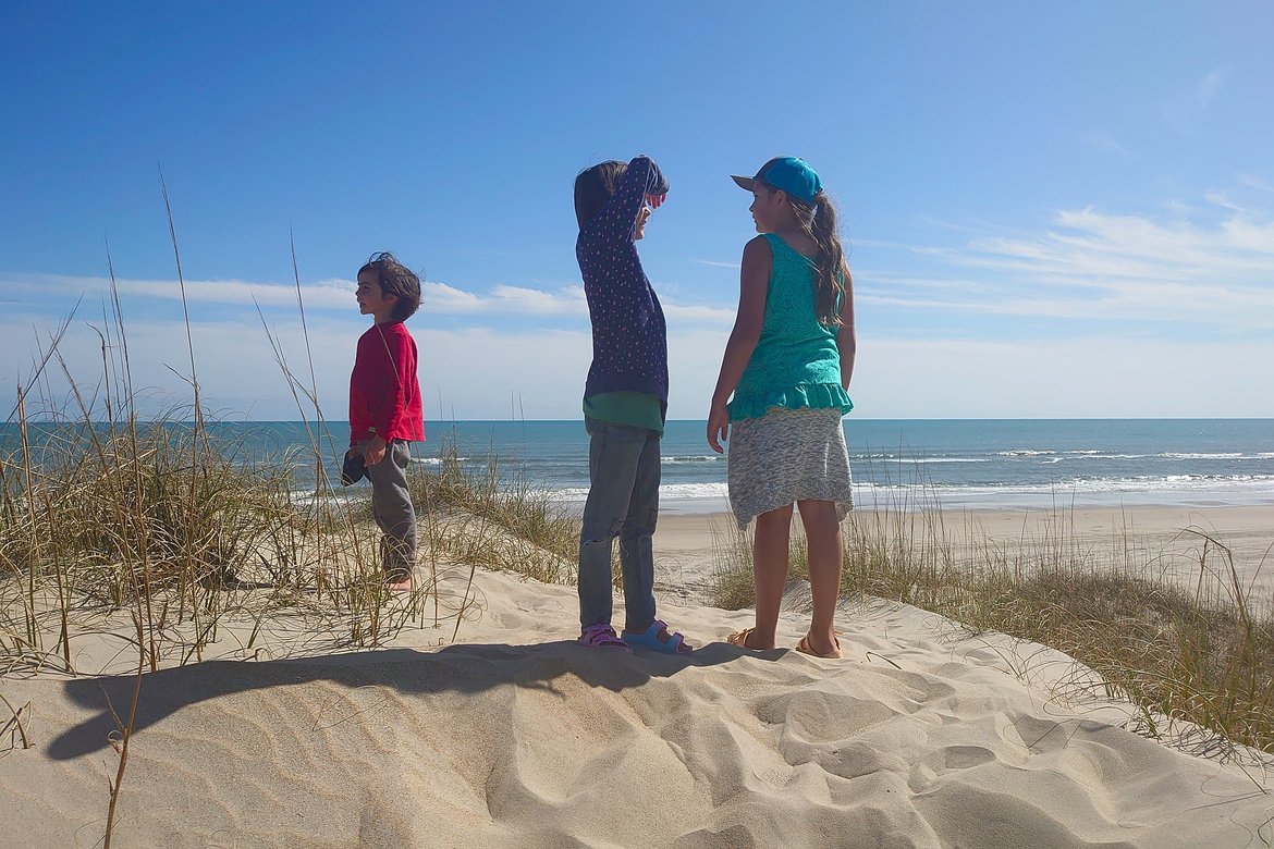 kids at the top of the dunes, hatteras island, nc photographed by luxagraf
