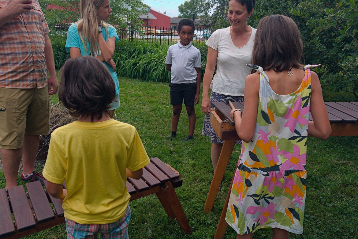 kids playing wooden xylophones photographed by luxagraf
