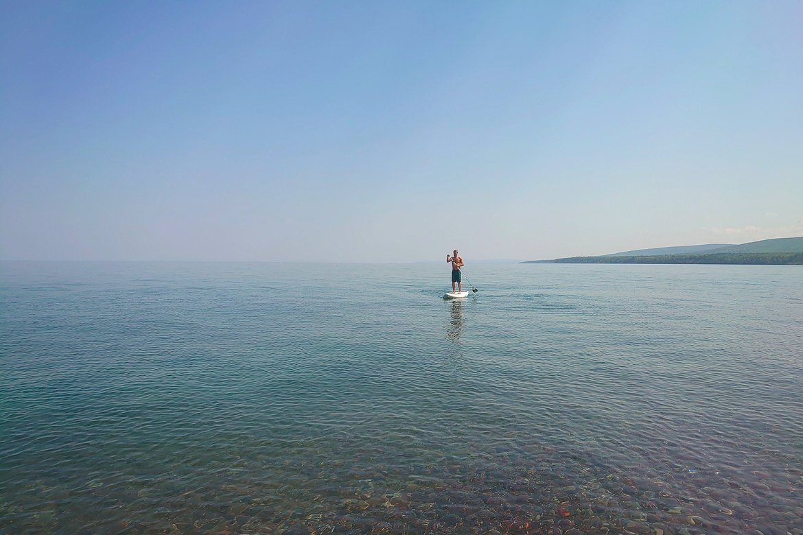 paddleboarding at little girl point photographed by luxagraf