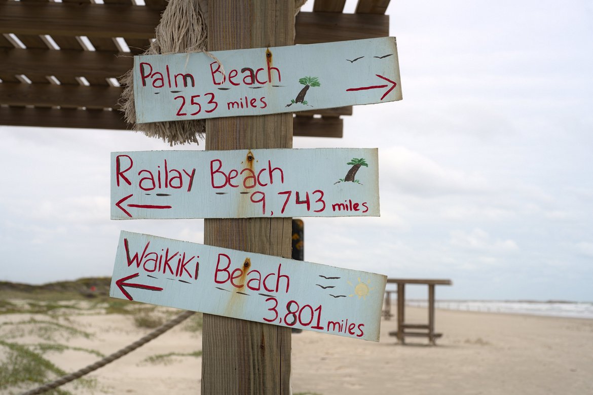 signs at mustang island photographed by luxagraf