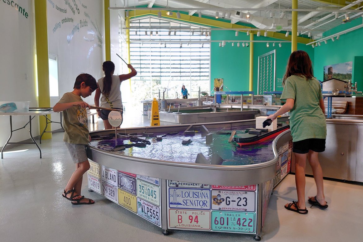 playing with the river exhibit at the new orleans children's museum photographed by luxagraf