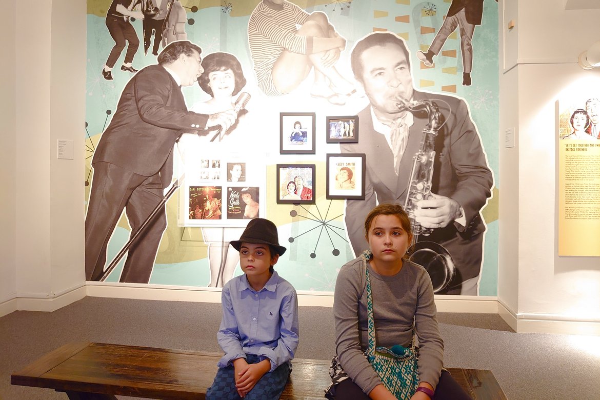 kids at the Jazz museum photographed by luxagraf