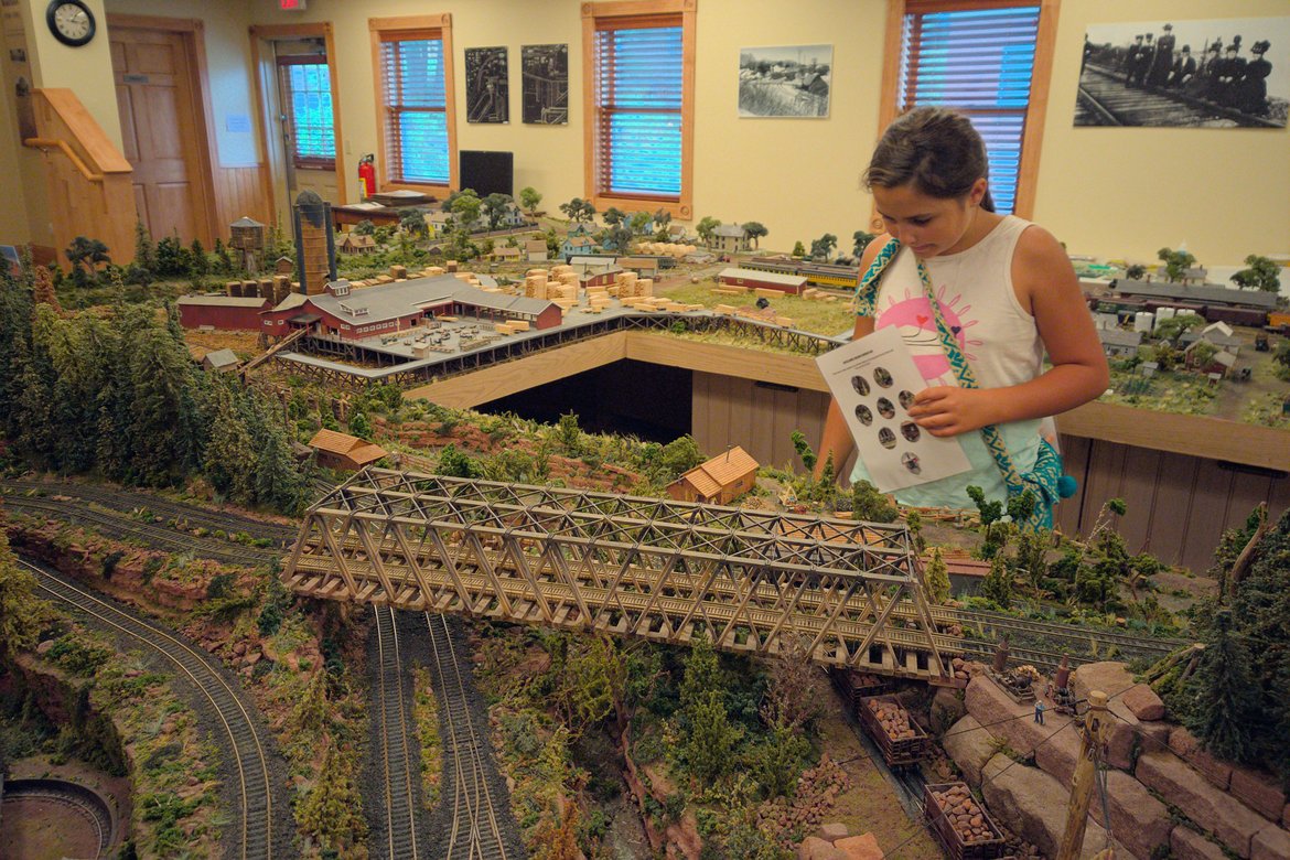 model railroad at the bayfield historical museum photographed by luxagraf
